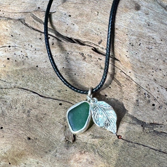 Green Sea glass Handmade 995 silver leaf charm soldered necklace beach boho - Picture 3 of 7